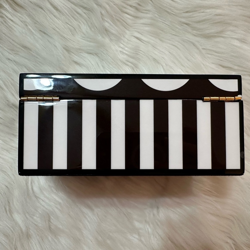 HENRI BENDEL BROWN AND WHITE STRIPES AND SPOTS “HOT FOR DOTS” LAQUER JEWELY BOX - Picture 10 of 14